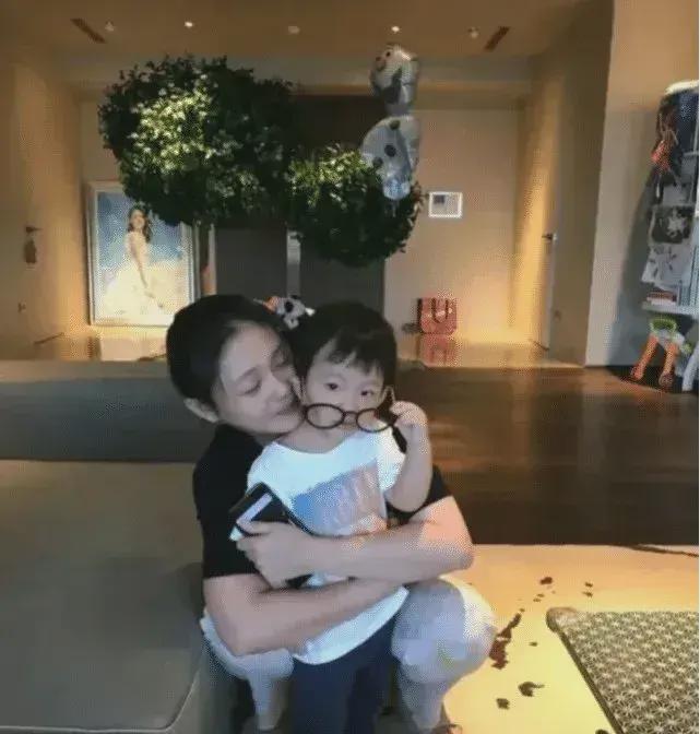 小箖箖设计的logo被张兰印在包装上网友：大S又有要钱的理由了(图3)