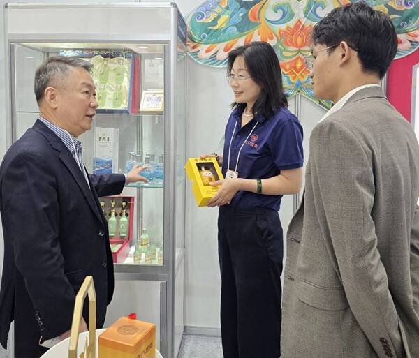 云门酱酒亮相2025首尔国际食品展醇厚酒香传递中国味道(图2)