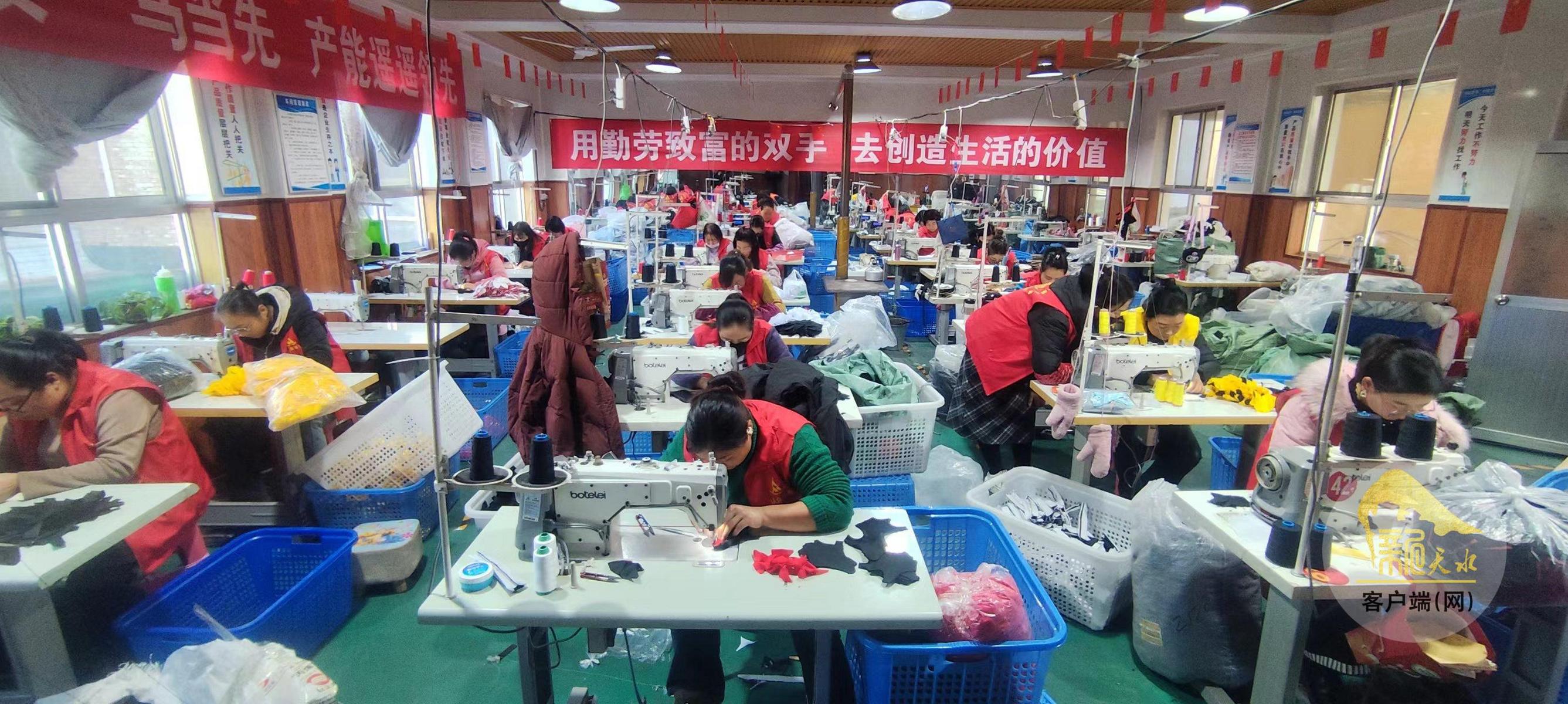 秦安县：小玩具“玩”转国际大市场巧手“织”就增收路(图1)